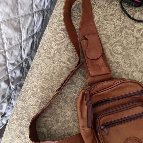 Vintage Leather Sling bag crossbody - Picture 4 of 5